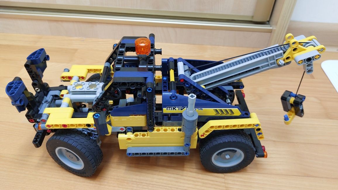 Sprzedam LEGO 42079 technic wózek widłowy i holownik 2w1 w idwalnym st