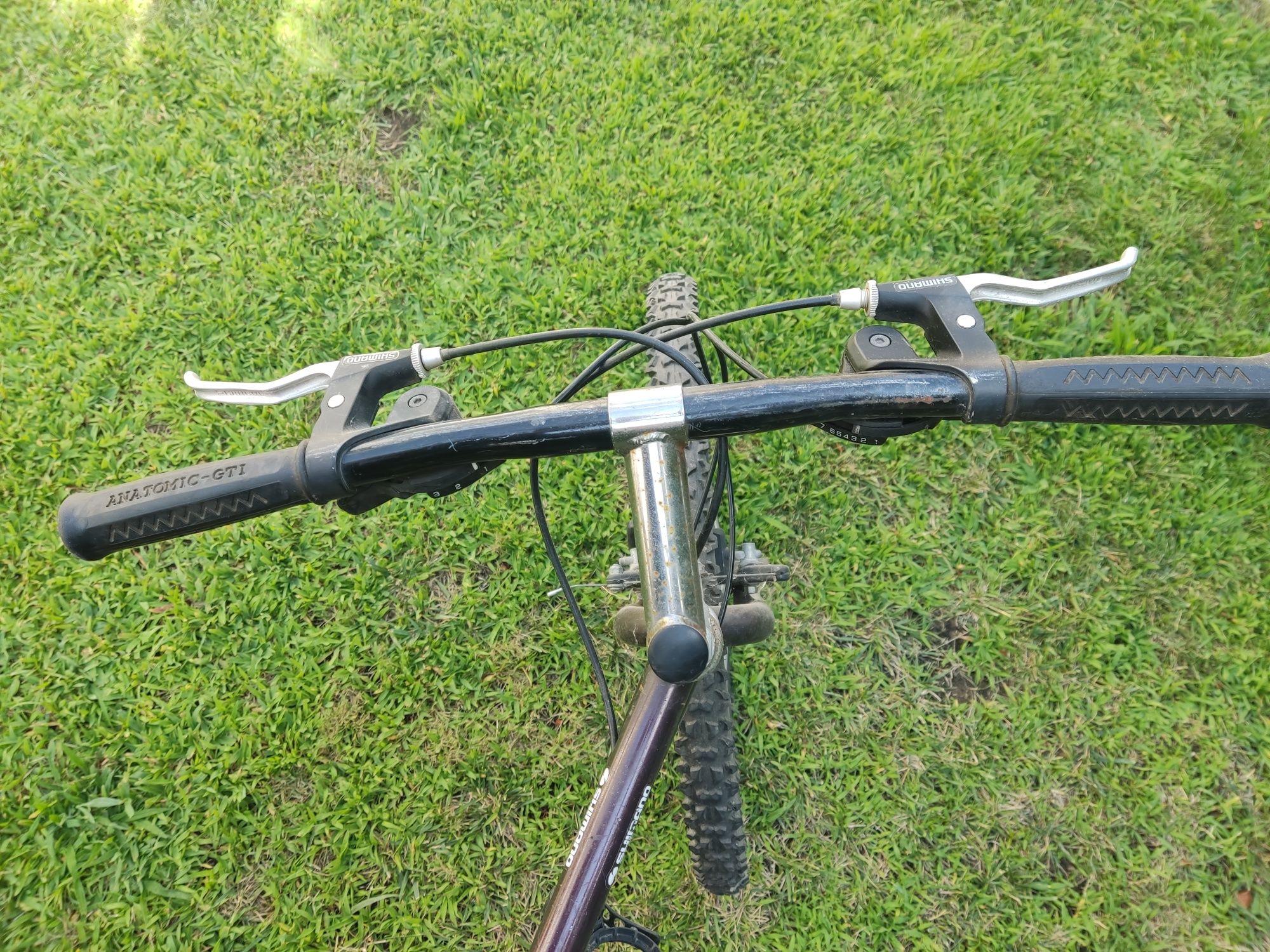 Duas bicicletas Shimano usadas