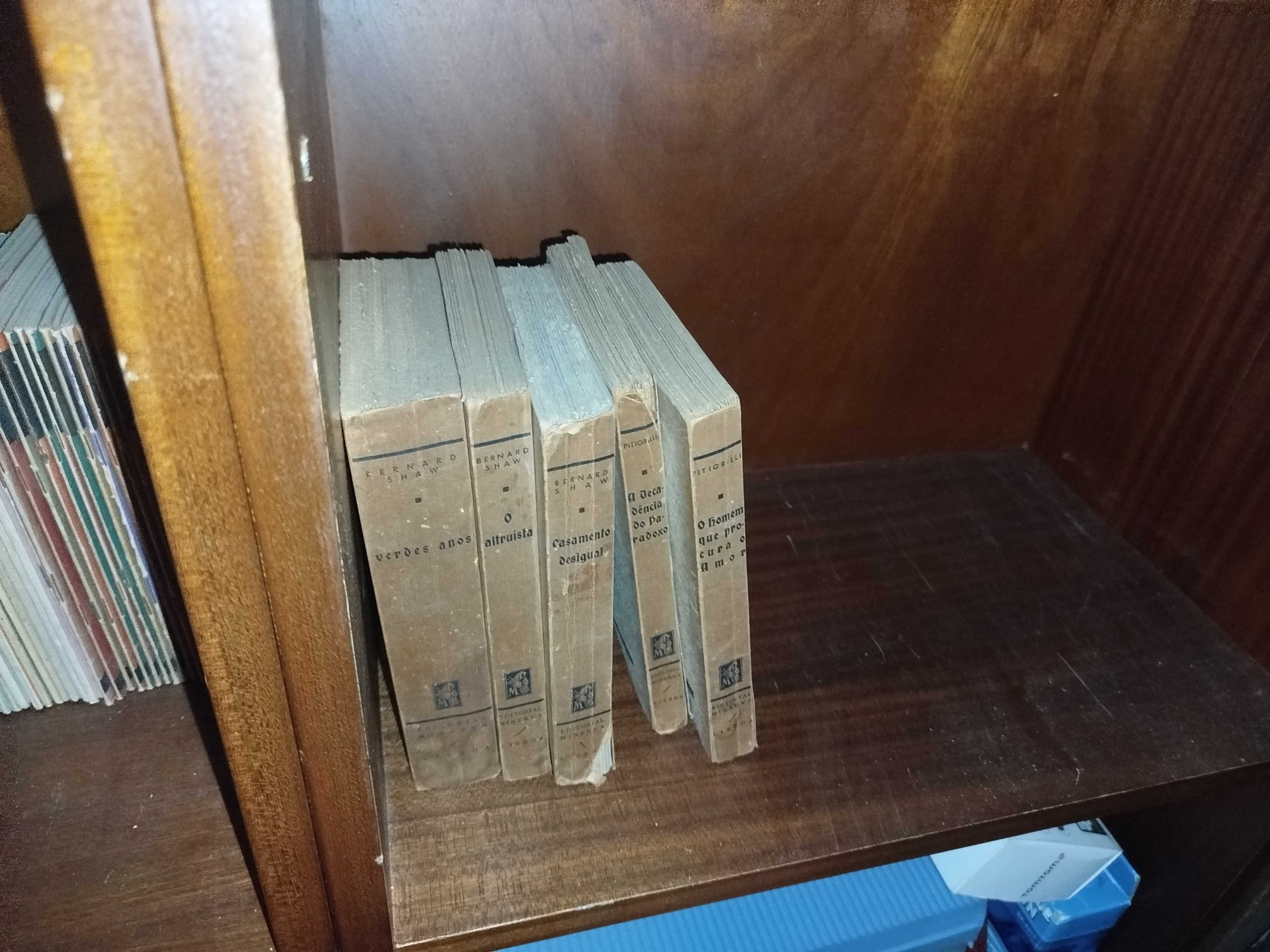 vendo livros antigos variados interessantes e em bom estado 2