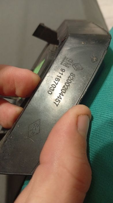 Продам или обменяю значок рено