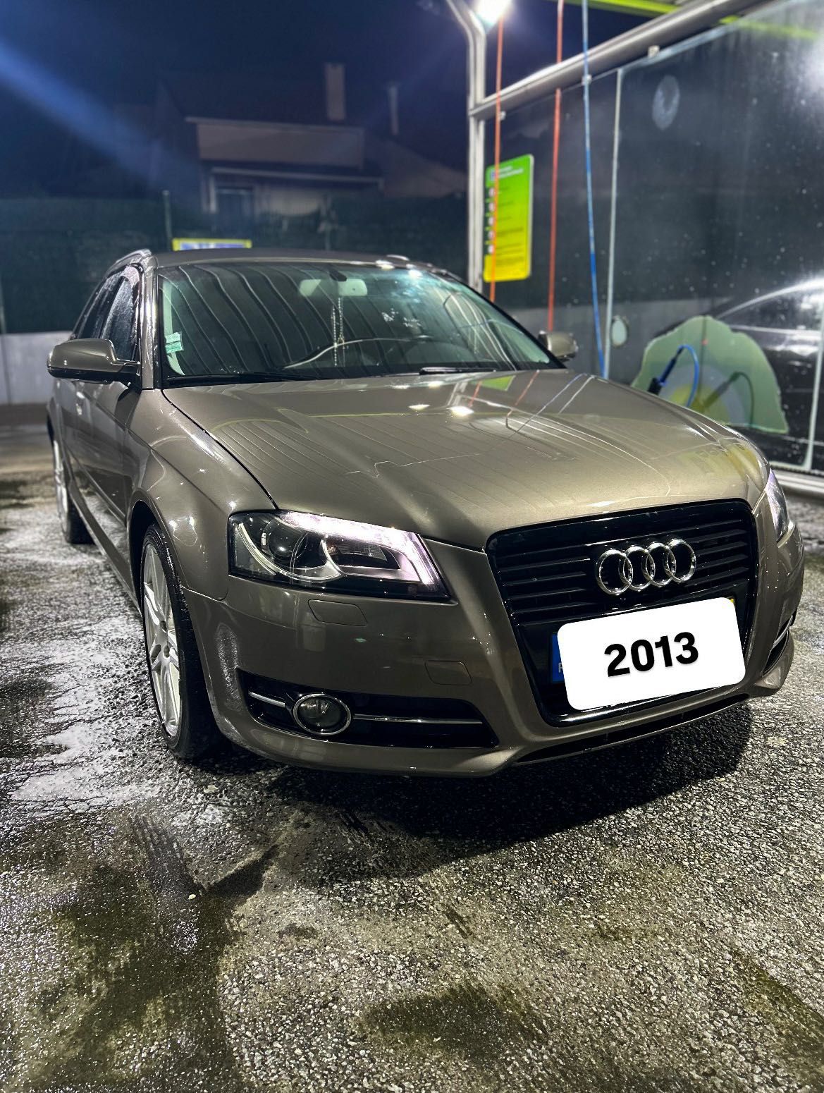 Audi A3, 2013 com
180.000 km, Impecável!