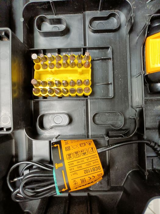 DeWalt DCD777 2X bateria, ładowarka, jak nowa