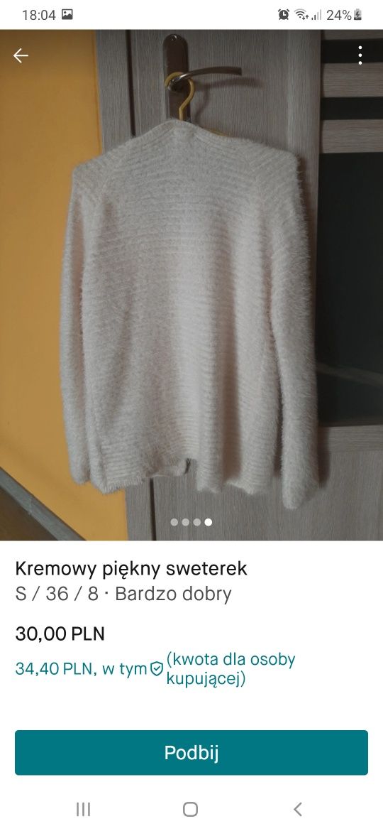 Kremowy piękny sweterek