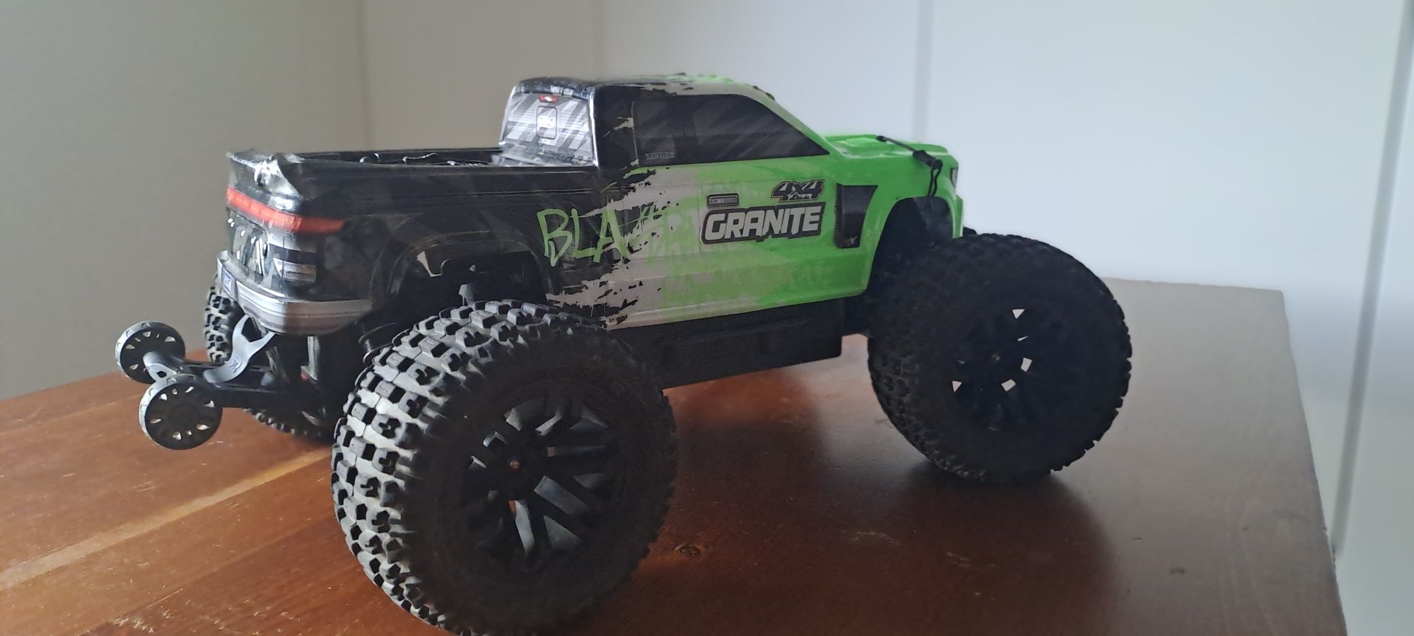 Sprzedam model Arrma Granite 4×4 3s