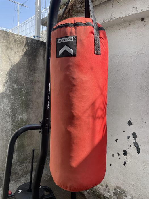 Saco de boxe com tripé