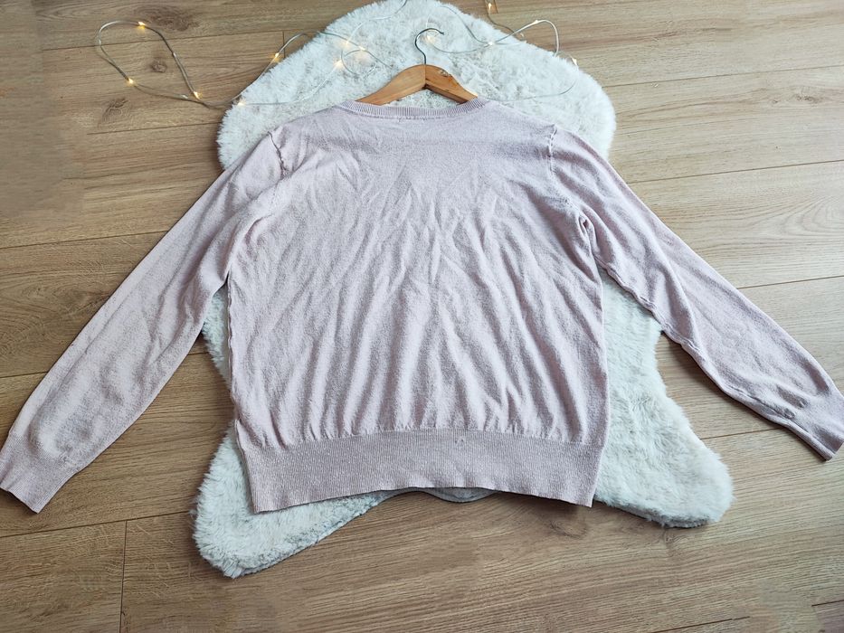 Śliczny sweterek damski plus size wiskoza w serek z perełkami