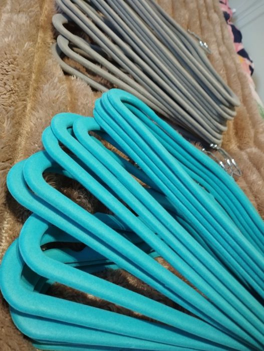 Wieszaki zamszowe dziecięce