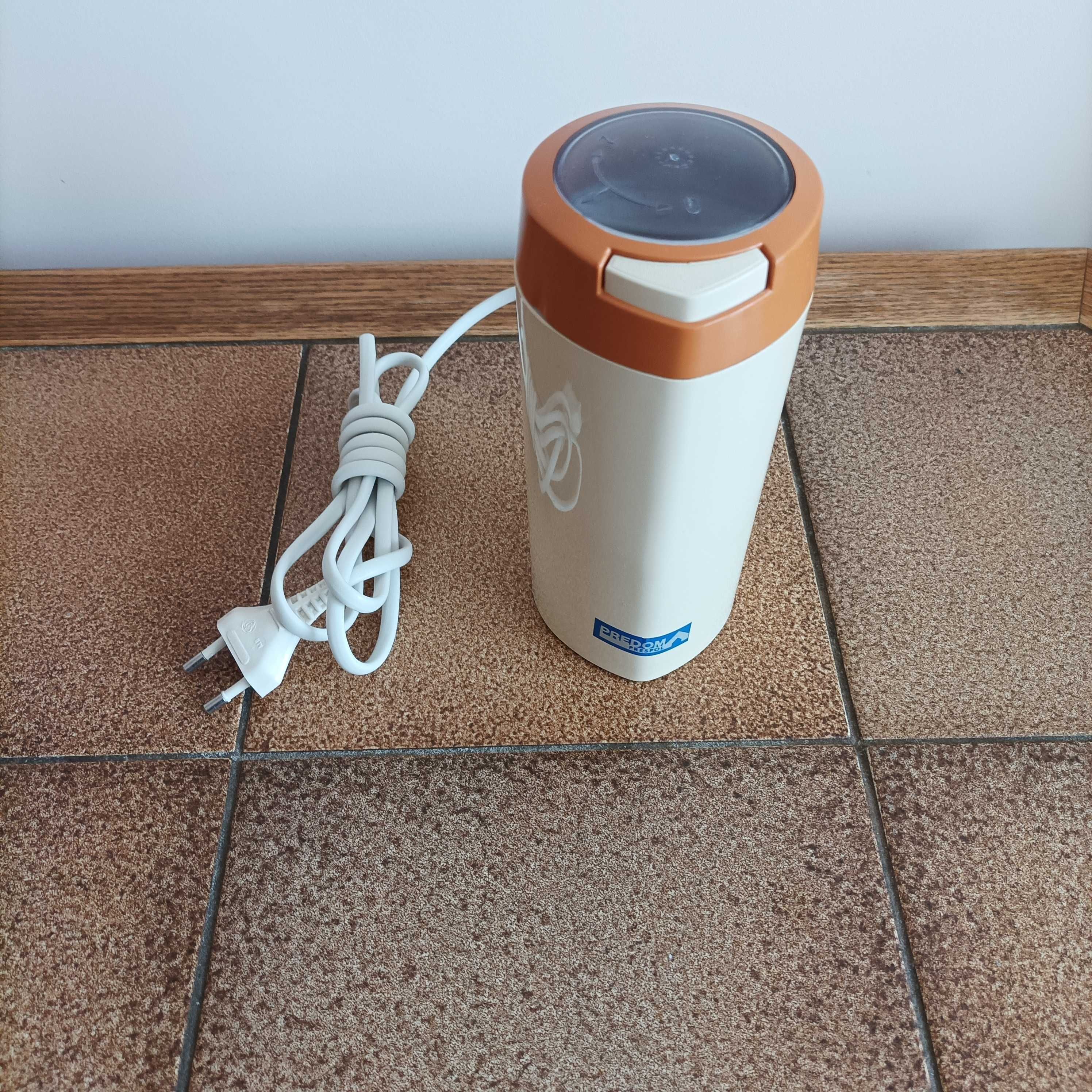 Udarowy młynek do kawy Predom Niewiadów UD 40 typ 630 z PRL-u nowy.