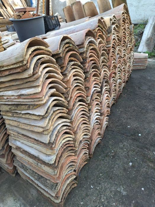 Telhas rústicas de canudo regionais lavadas com máquina de pressão