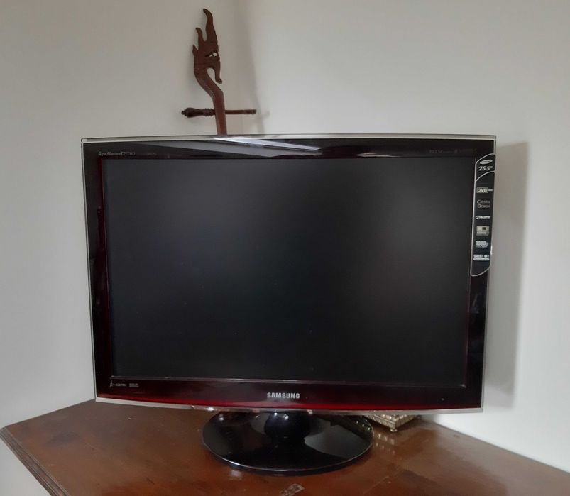 Samsung T260HD – Monitor z funkcją telewizora HD, przekątna 26 cali