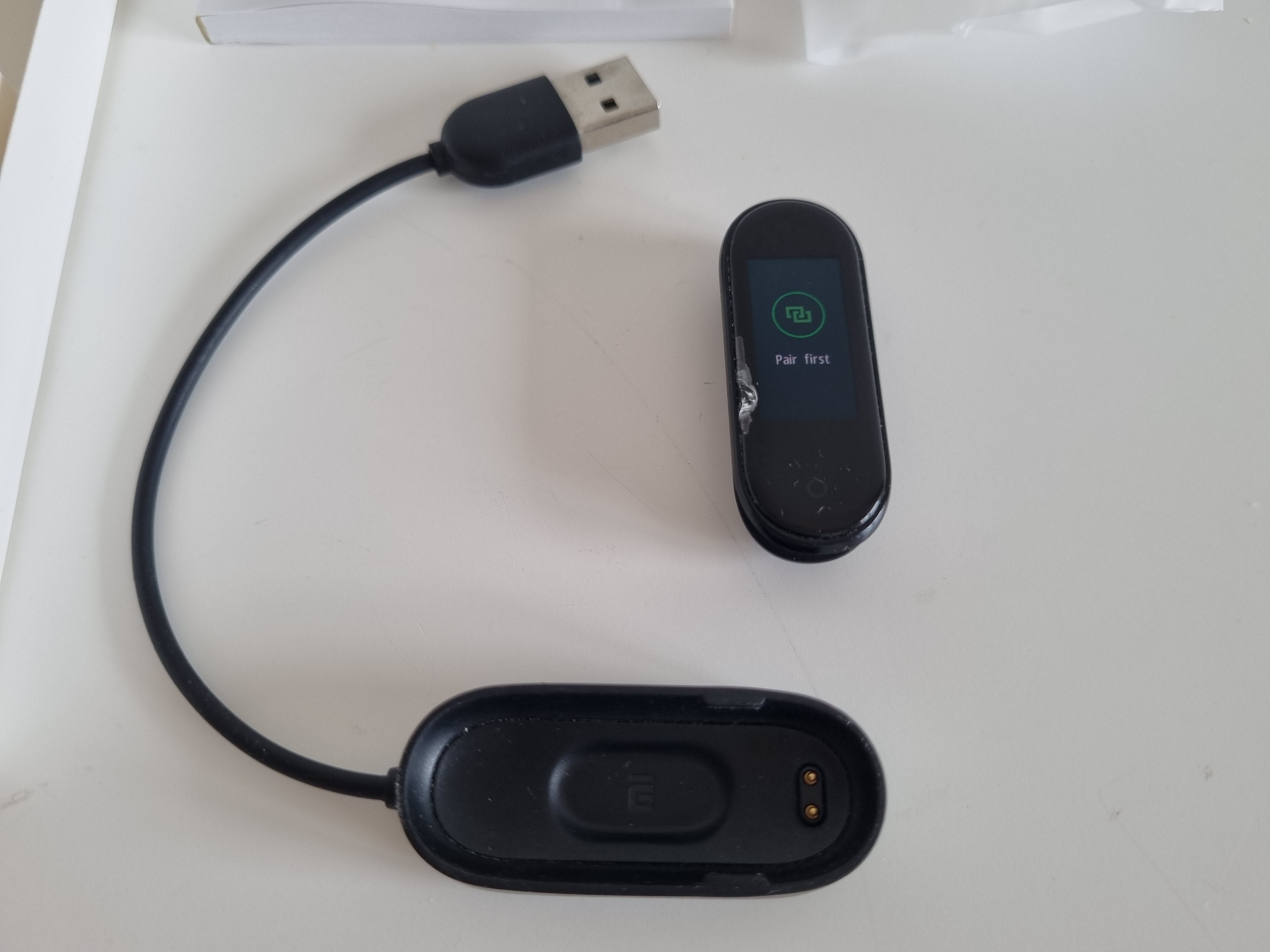 Mi Smart Band 4 – Funcional | Sem bracelete | Com caixa e carregador