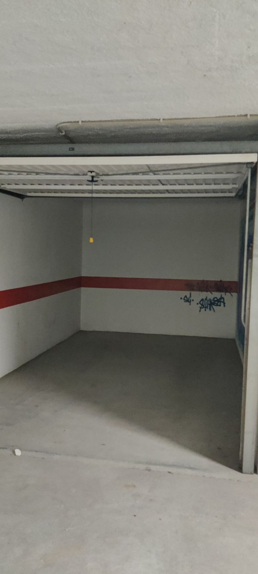 Arrenda-se garagem em box Santiago  do Cacém
