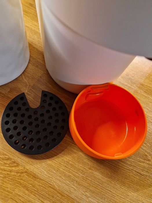 Ekspres Vertuo Pop Pantone Mandarin Orange + Spieniacz + kawa Gratis