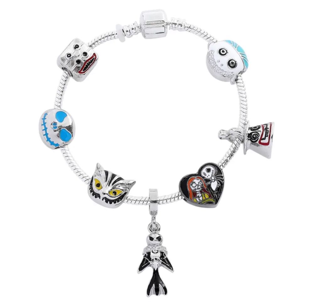 Pulseira nova com pingentes o contas