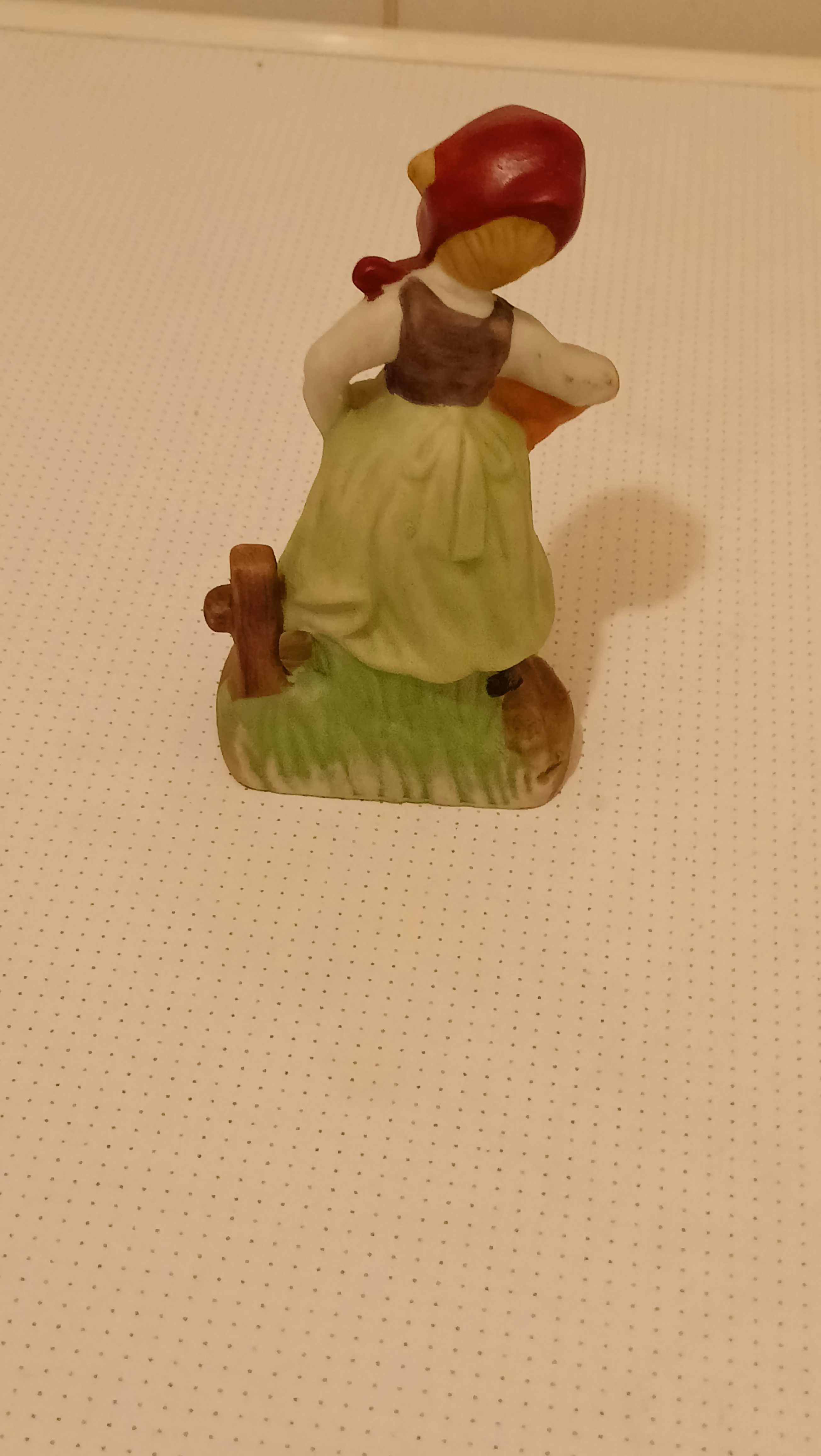 Figurka porcelanowa Cappodimonte dziewczyna z jabłkami