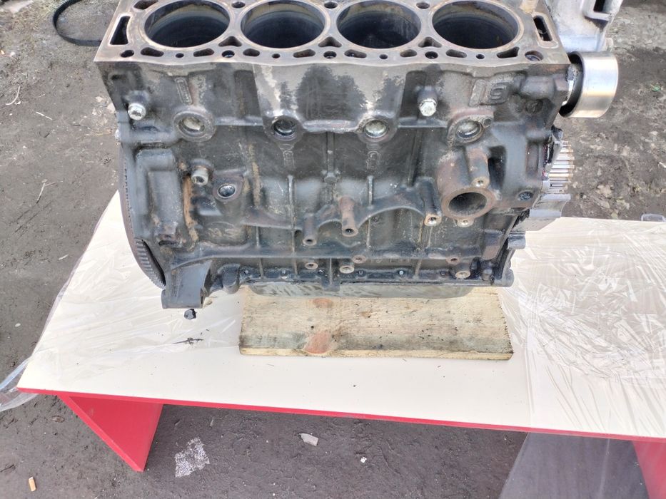 Мотор dw8 (citroen berlingo 1.9), колектор, форсунки, поршня