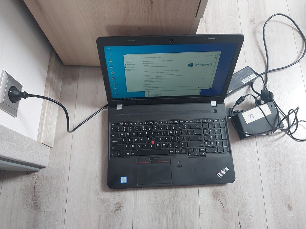 Laptop  ThinkPad E560/i7-6500U/250 SSD/16gb RAM, /+ stacjia LENOVO