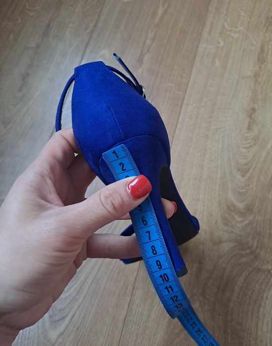 Синие нарядные босоножки на высоком каблуке