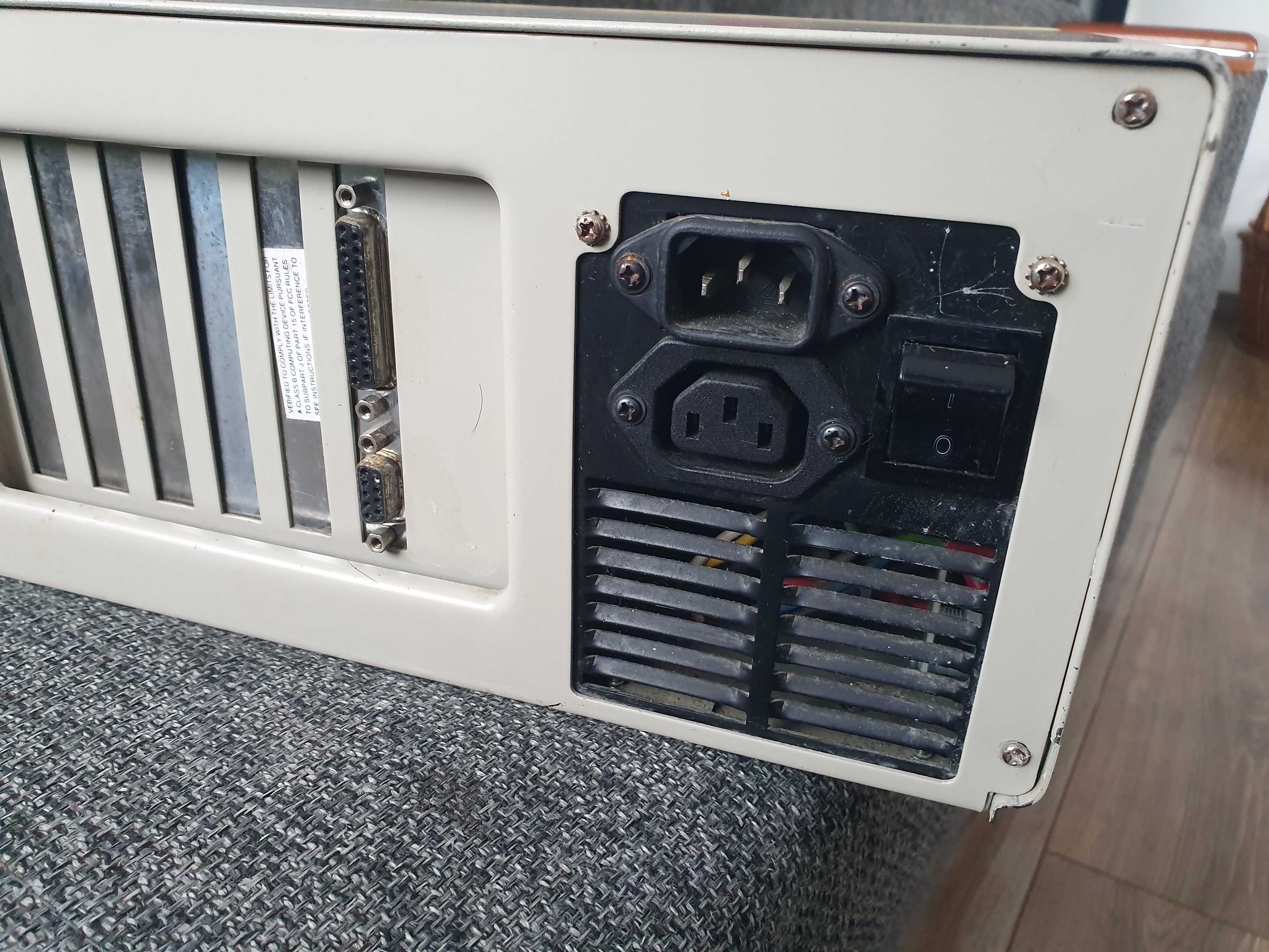 Stary zabytkowy komputer stacjonarny Siemens sicomp PC 16-05 retro