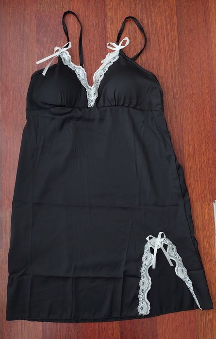 Стильне та сексуальне нічне плаття