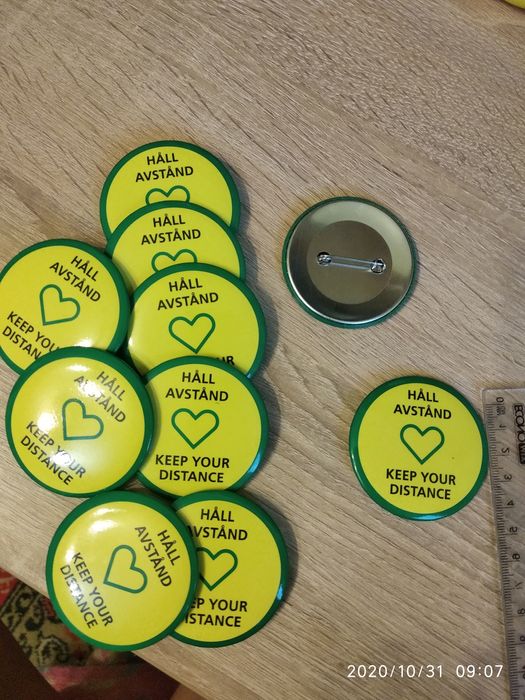 Продаю значки Keep your distance (соблюдайте дистанцию)