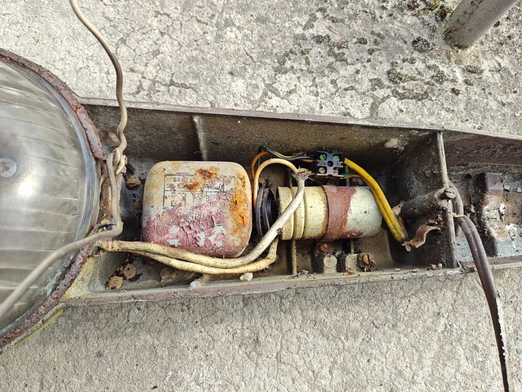 Mesko OUR 125 oprawa lampa latarnia uliczna PRL