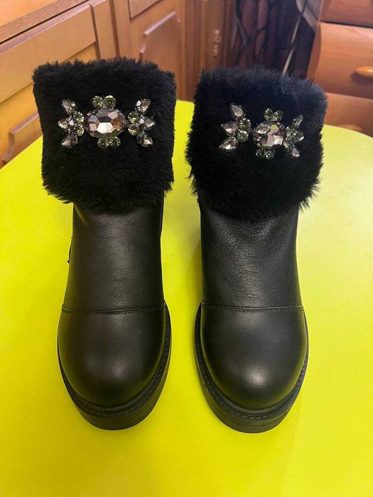 Дівочі черевики для підлітка