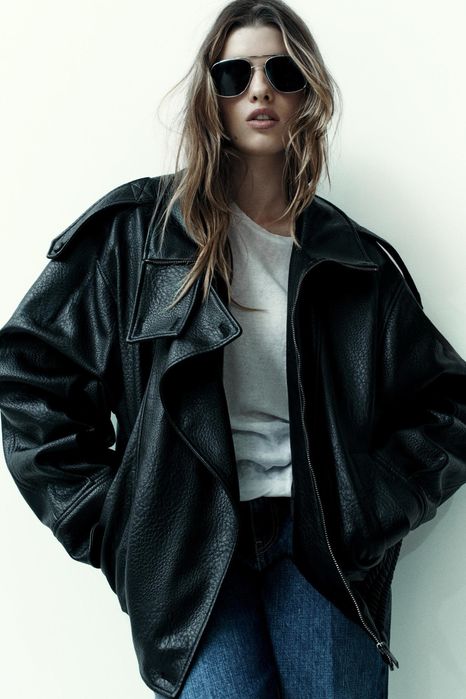 Трендова чорна куртка косуха Zara з коміром - розмір XS