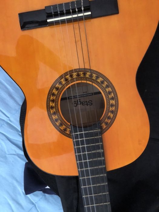 Viola stagg como nova