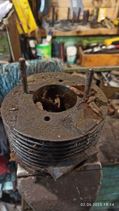 Продам 2 циліндра з маторолера б/у і новий