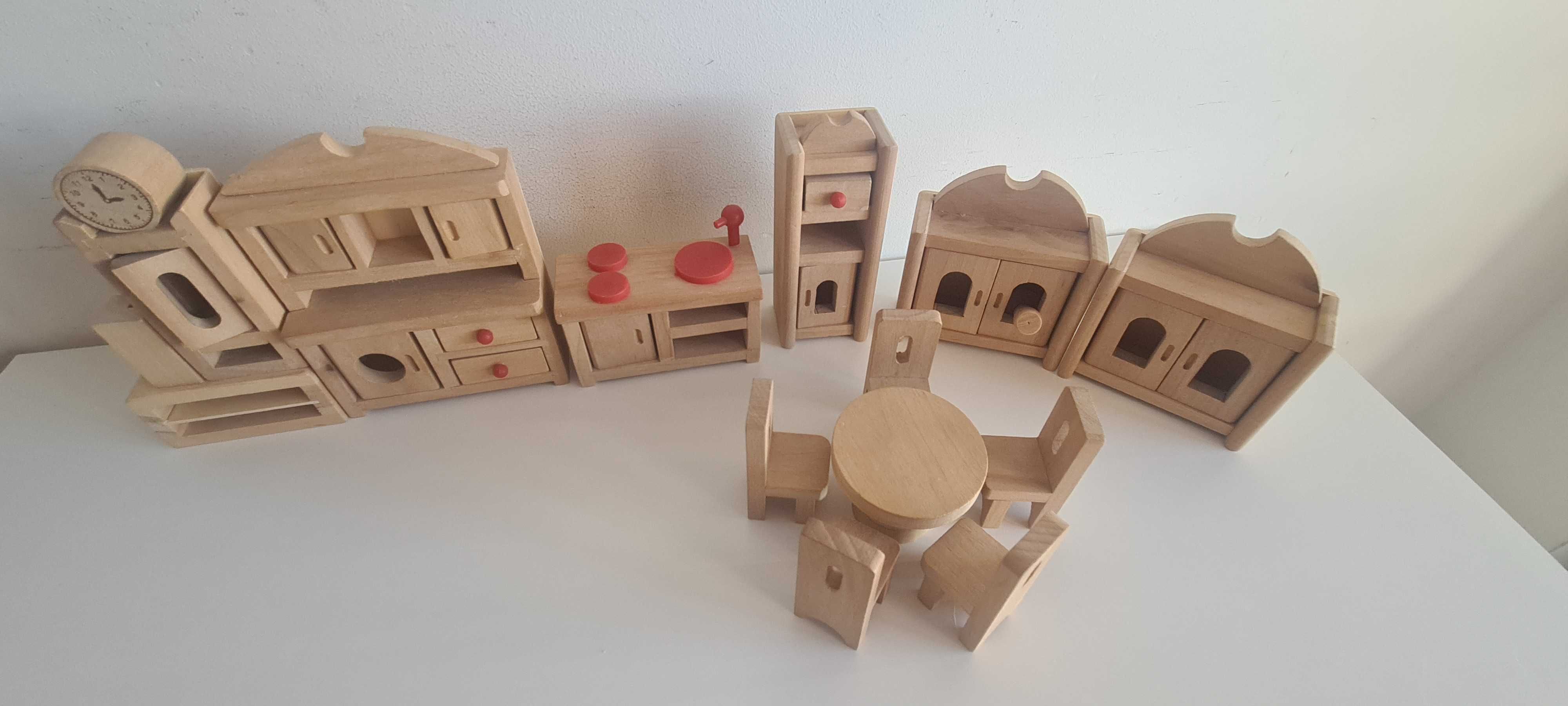 Brinquedos de madeira para brincar - sala, quarto e casa de banho