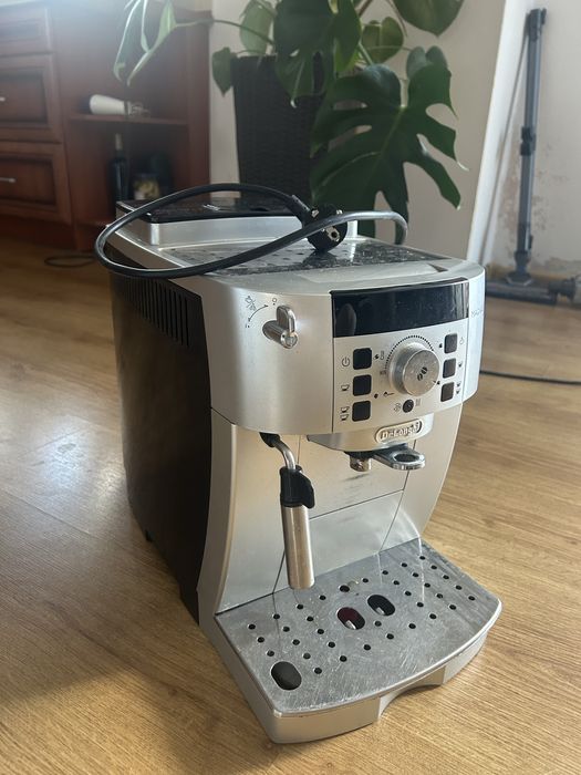 Ekspres do kawy delonghi magnefica S