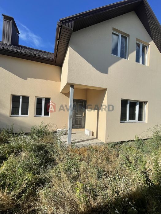 Продам будинок для креативних і амбіційних.