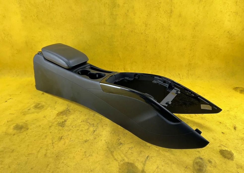 Tunel Środkowy Podłokietnik Czarna Skóra AUDI A4 B8 Lift -2015r