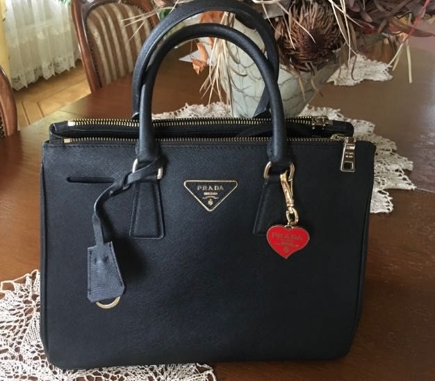 Torebka kuferek skóra safiano Prada