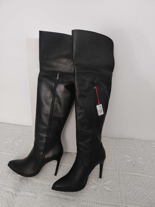 Skórzane czarne kozaki na szpilce firmy Wojas