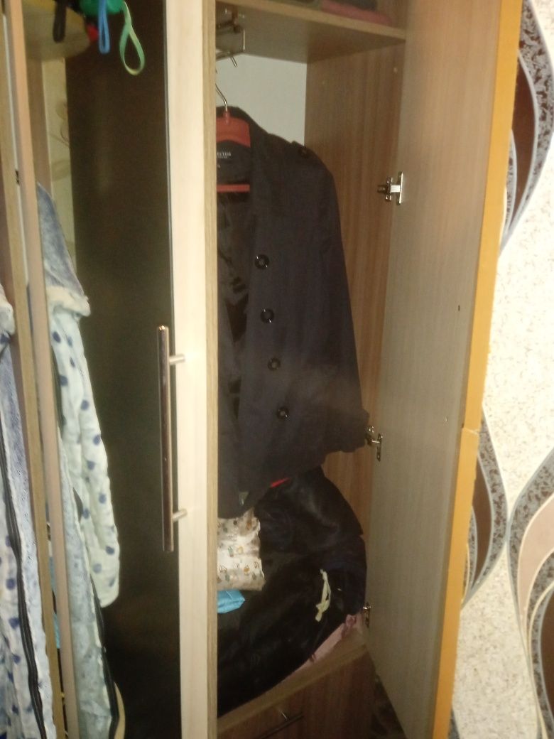 Продам шафу в прихожу для речей