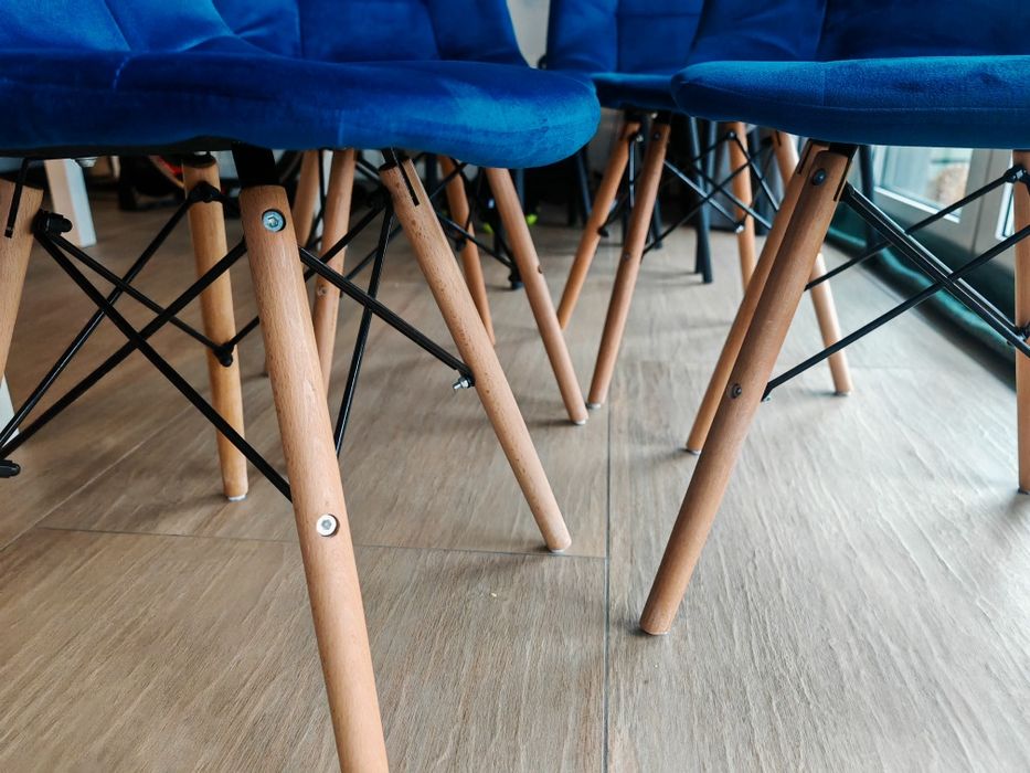 Komplet 4 krzeseł do jadalni