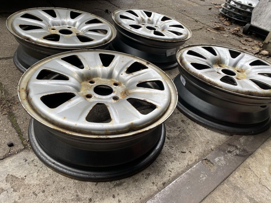 Felgi stalowe 5J15 ET39 Toyota Yaris III 4x100/54.1 komplet