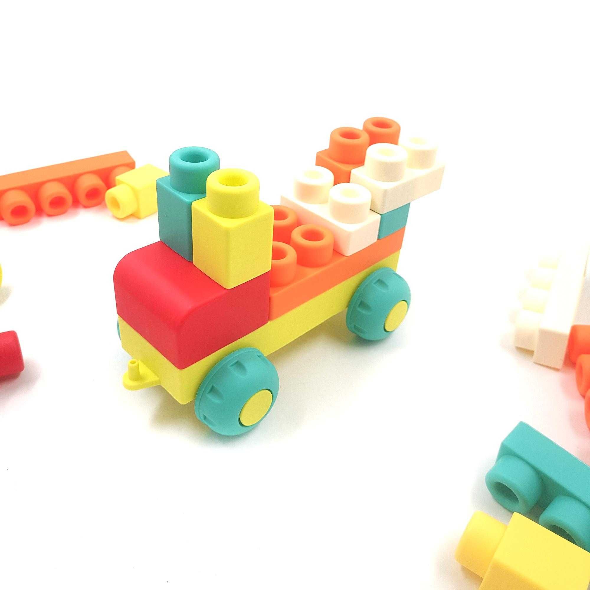 Конструктор для малышей  Мягкие кубики 62 крупные детали Лего дупло
