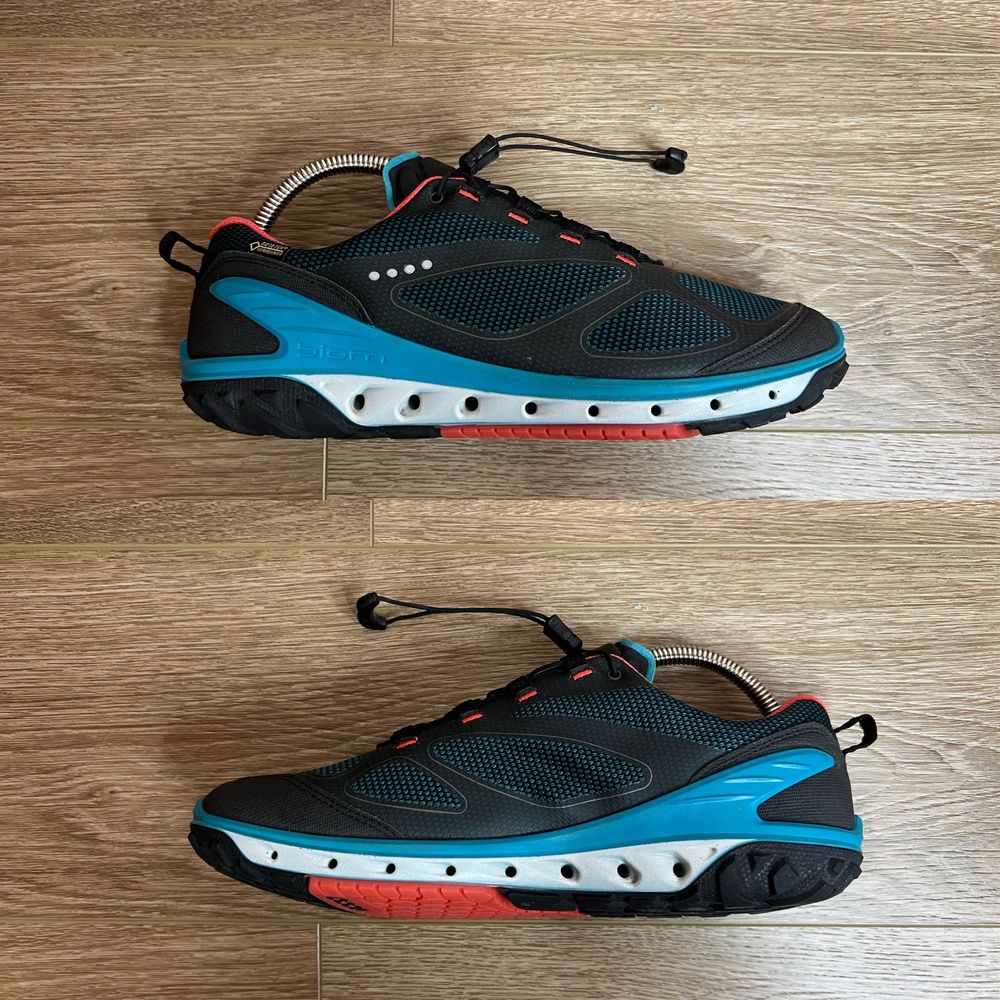 Продам БОМБЕЗНІ трекінгові кросівки Ecco Biom Venture GTX