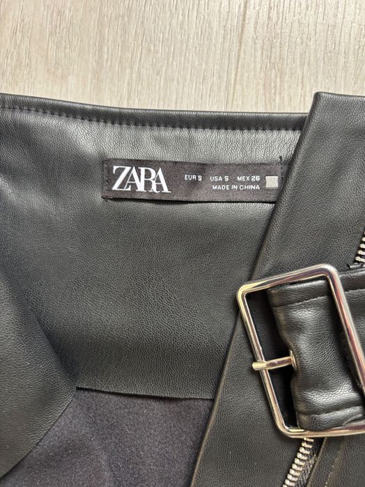 Спідниця з екошкіри ZARA