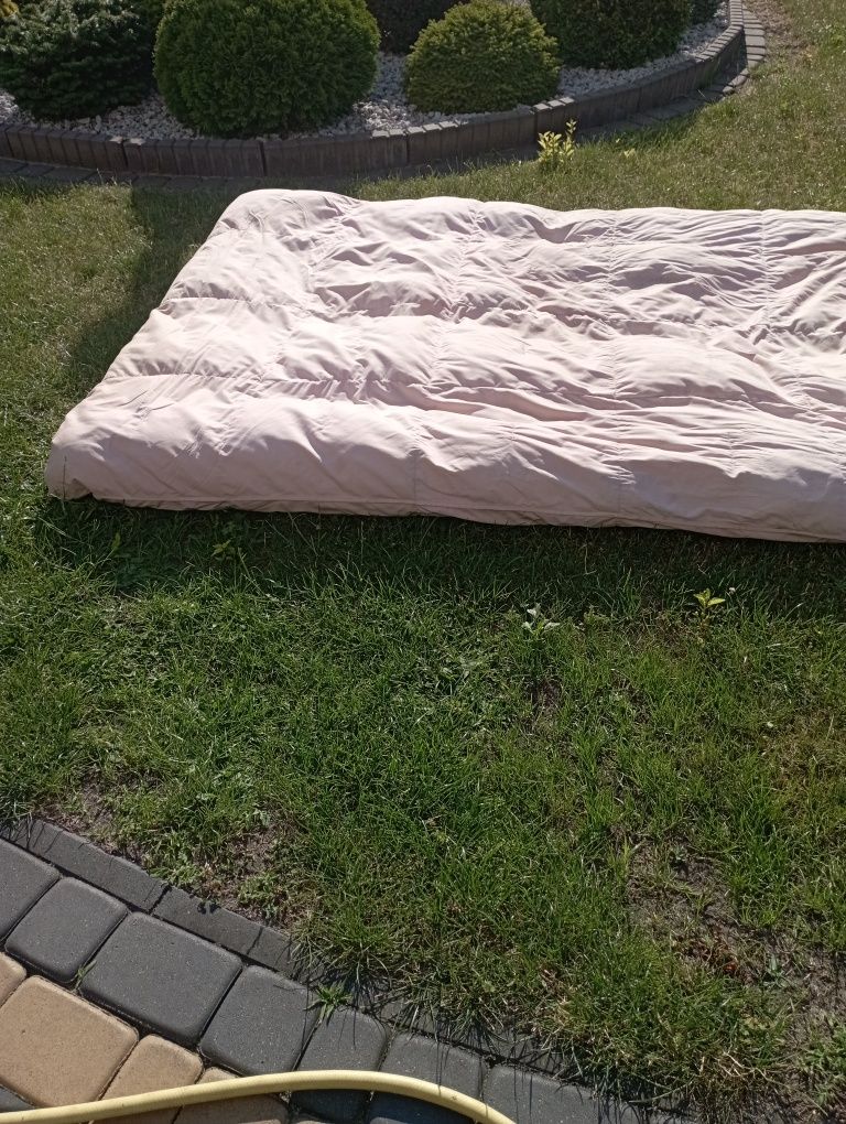 Sprzedam kołdrę ciepła