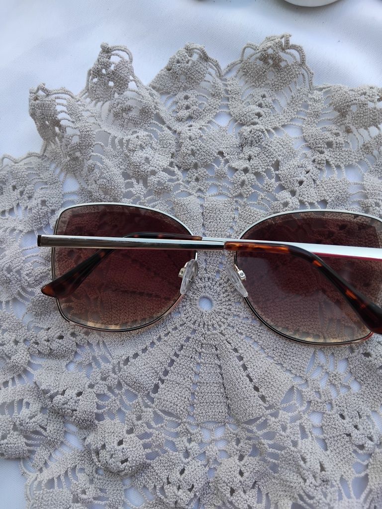 Óculis de sol com armação dourada e lentes marrom-Seaside
