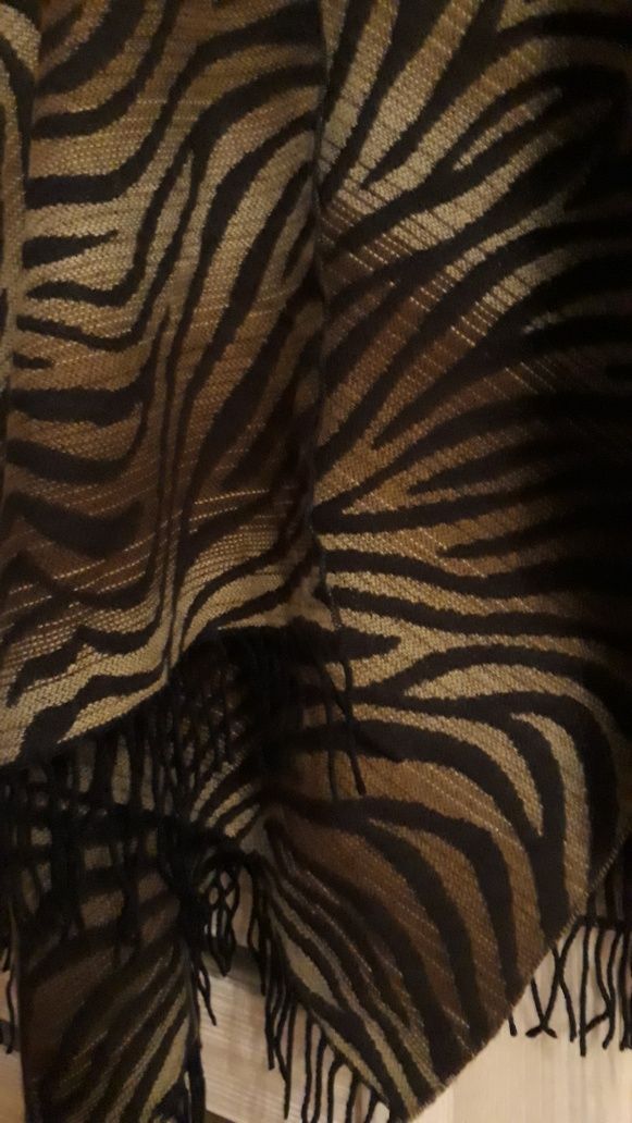 Ponczo szal peleryna zebra