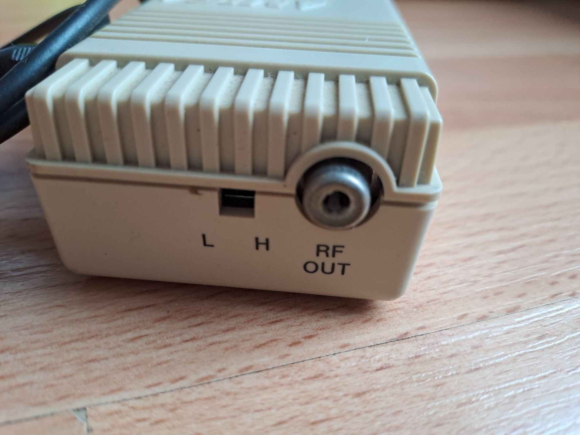 Modulator AMIGA Commodore   A 520. Sprawny