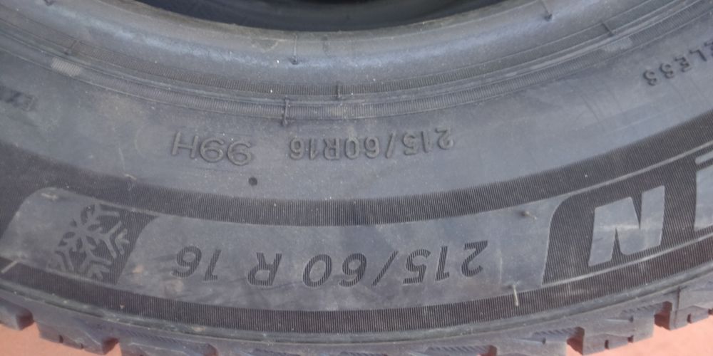 Michelin X-Ice Snow  215/60 R16