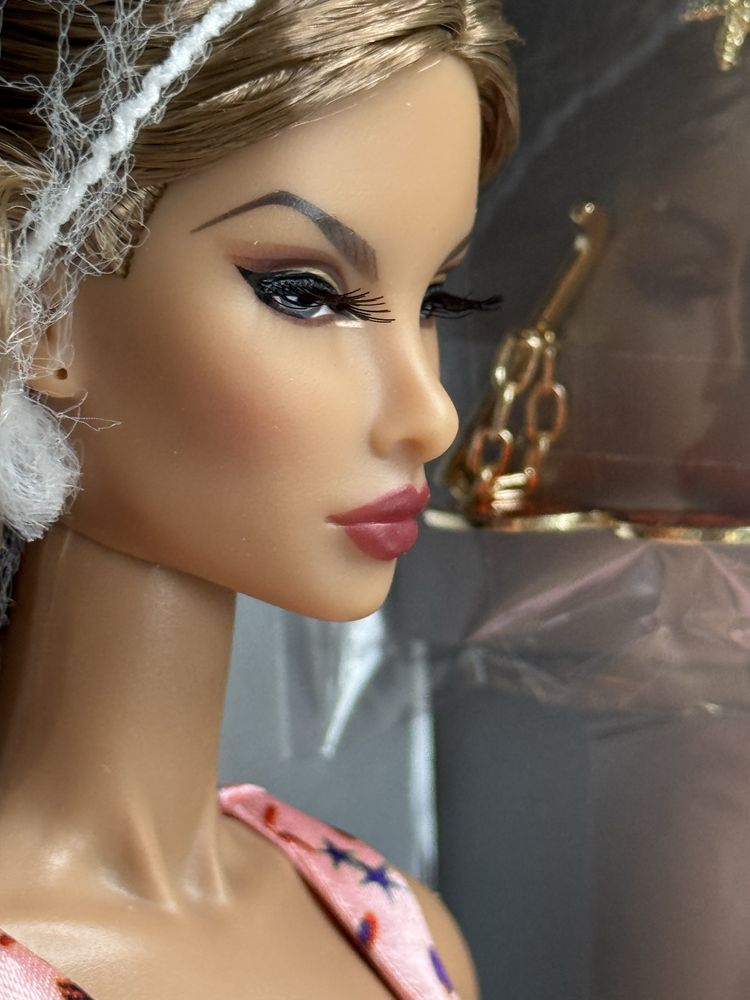 Integrity Toys Bombshell Beach Natalia Fatale Наталія Фаталь базова