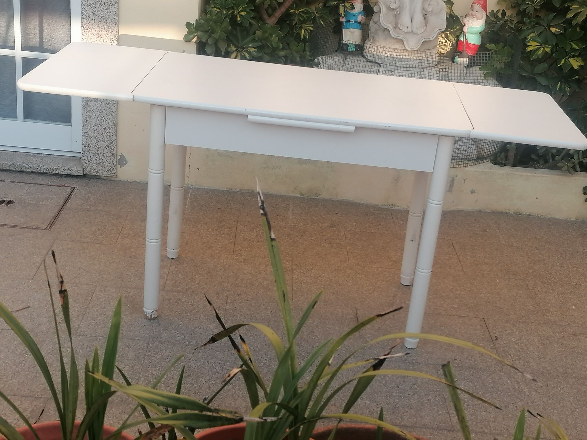 Vendo MESA DE COZINHA EXTENSÍVEL em madeira. Possibilidade de entrega