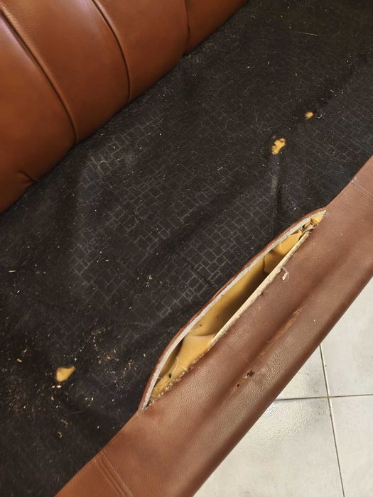 Conjunto de sofás em pele